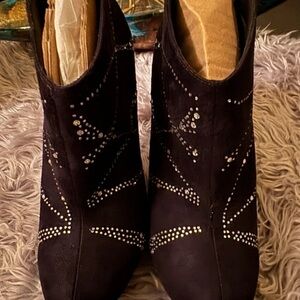 New Look Black Studded Heeled Ankle Boots